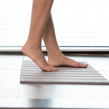 How To Use A Diatomaceous Earth Bath Mat To Keep Your Bathroom Clean And Free Of Bacteria