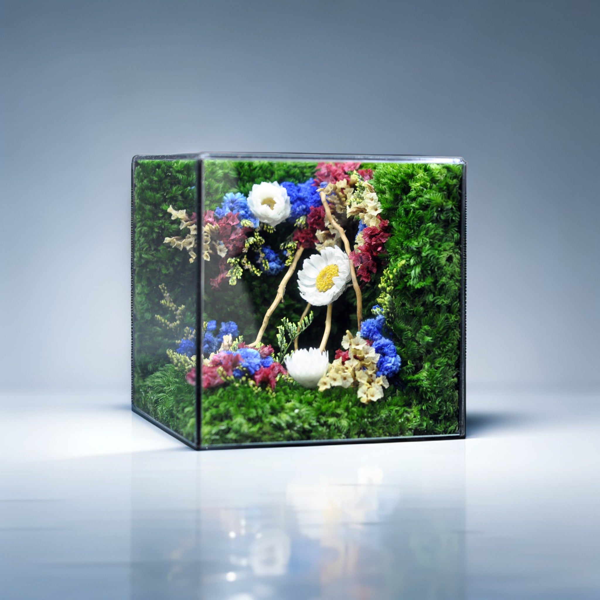 MophonicHome™ - Crystal Floral Cube Gift - Handmade Preserved Flower Arrangement – Unique Nature-Inspired Gift for Birthdays, Anniversaries, Weddings & Home Decor
