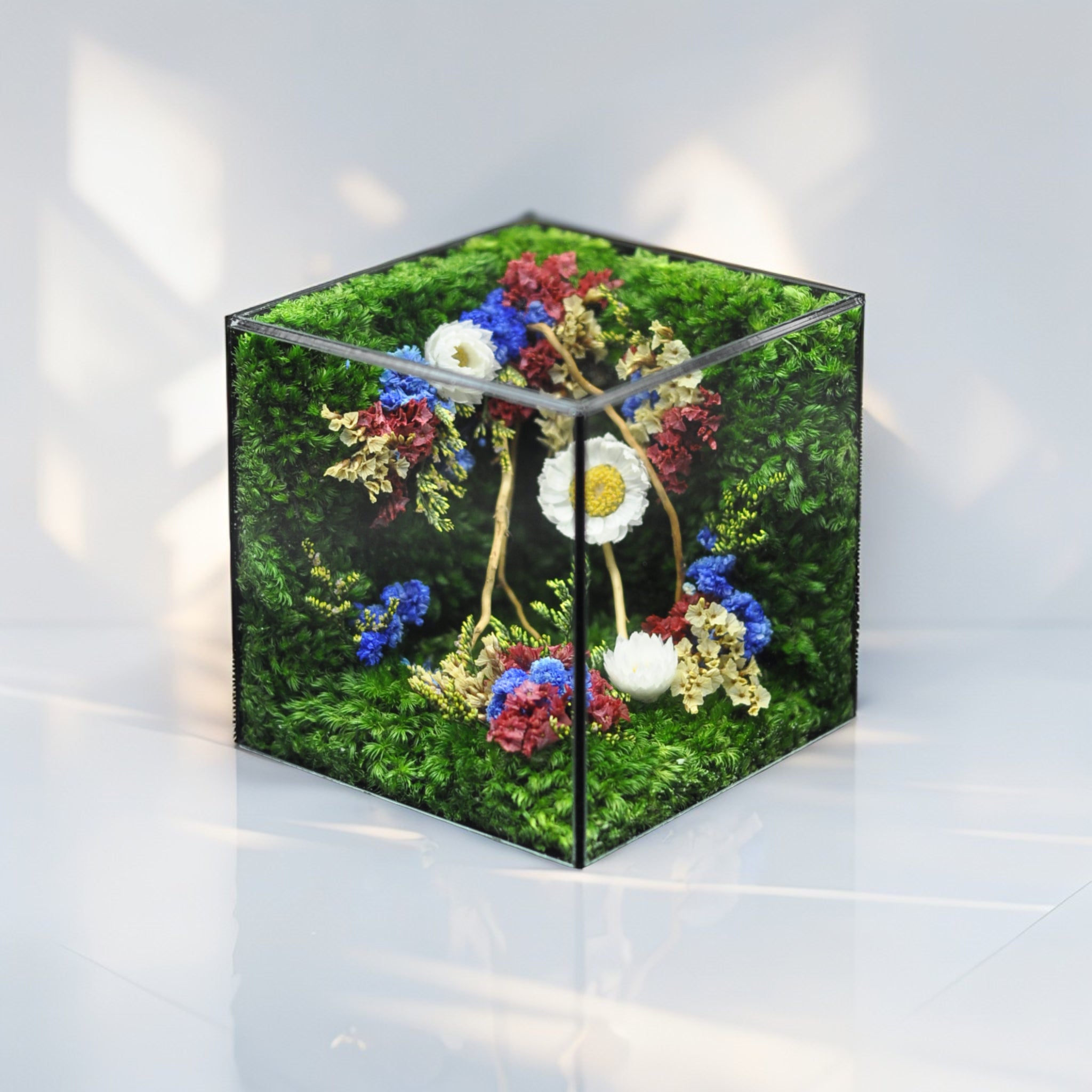 MophonicHome™ - Crystal Floral Cube Gift - Handmade Preserved Flower Arrangement – Unique Nature-Inspired Gift for Birthdays, Anniversaries, Weddings & Home Decor