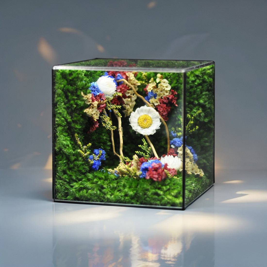 MophonicHome™ - Crystal Floral Cube Gift - Handmade Preserved Flower Arrangement – Unique Nature-Inspired Gift for Birthdays, Anniversaries, Weddings & Home Decor