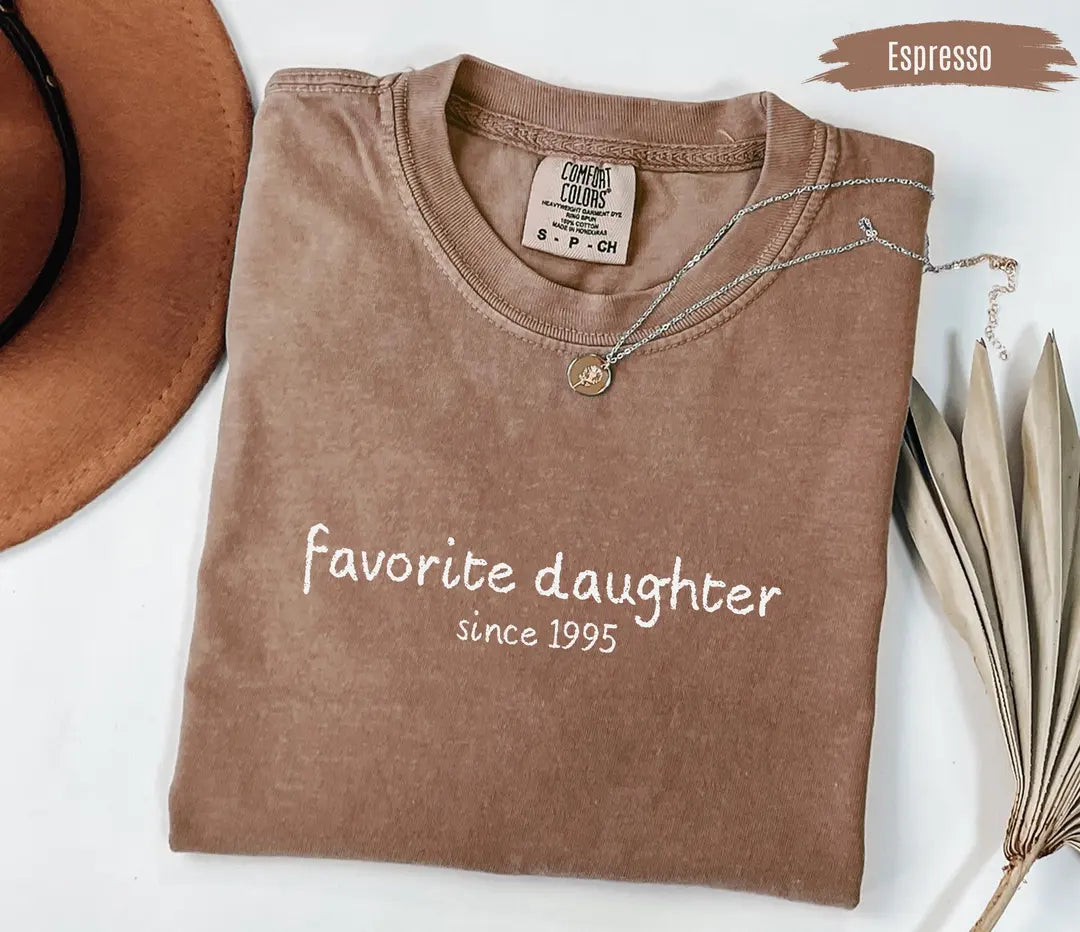 Custom Favorite Daughter graphic Comfort Colors T-shirt in Espresso, additional product photograph.