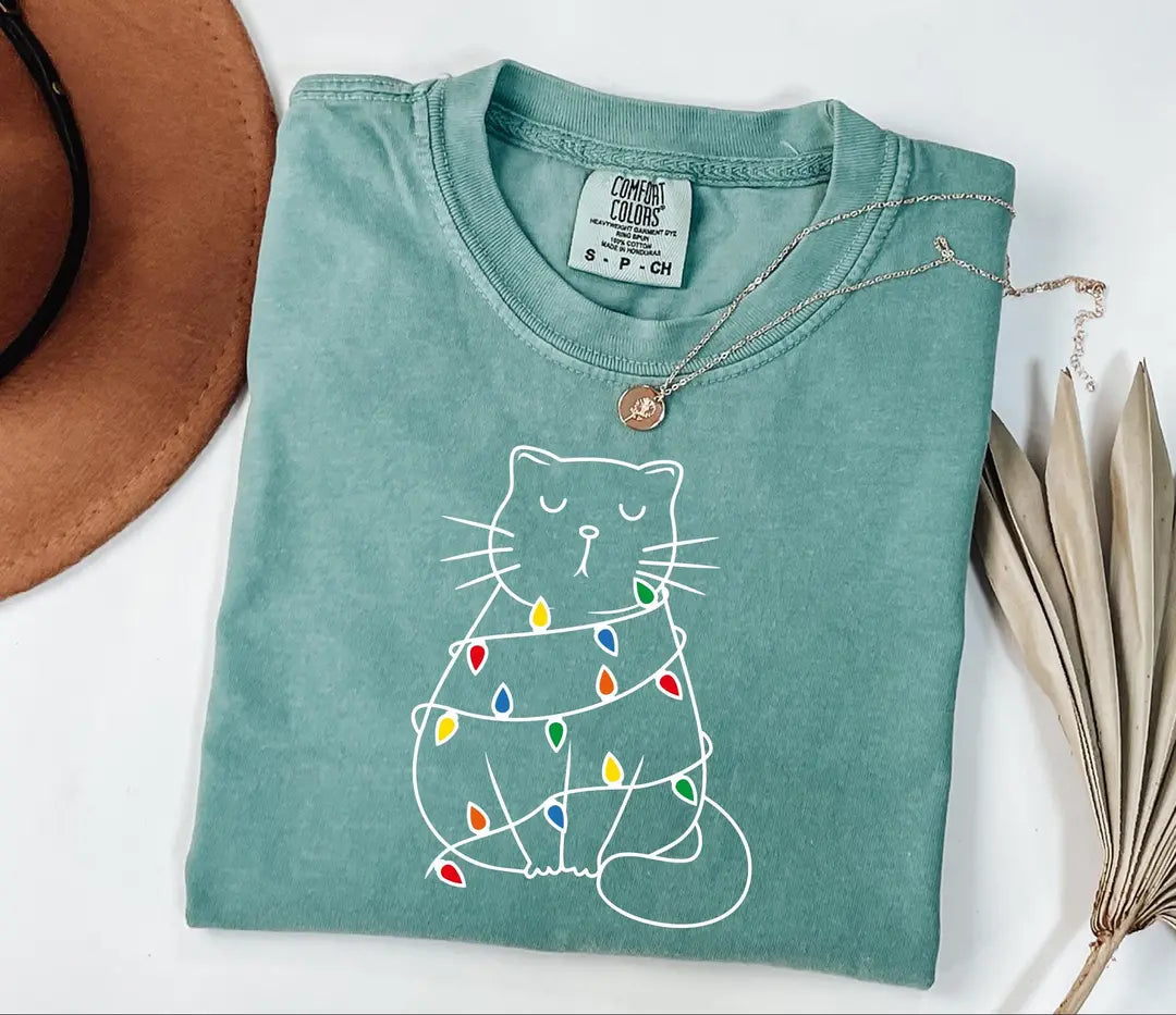 Christmas Lights Cat graphic Comfort Colors T-shirt, additional product photograph.