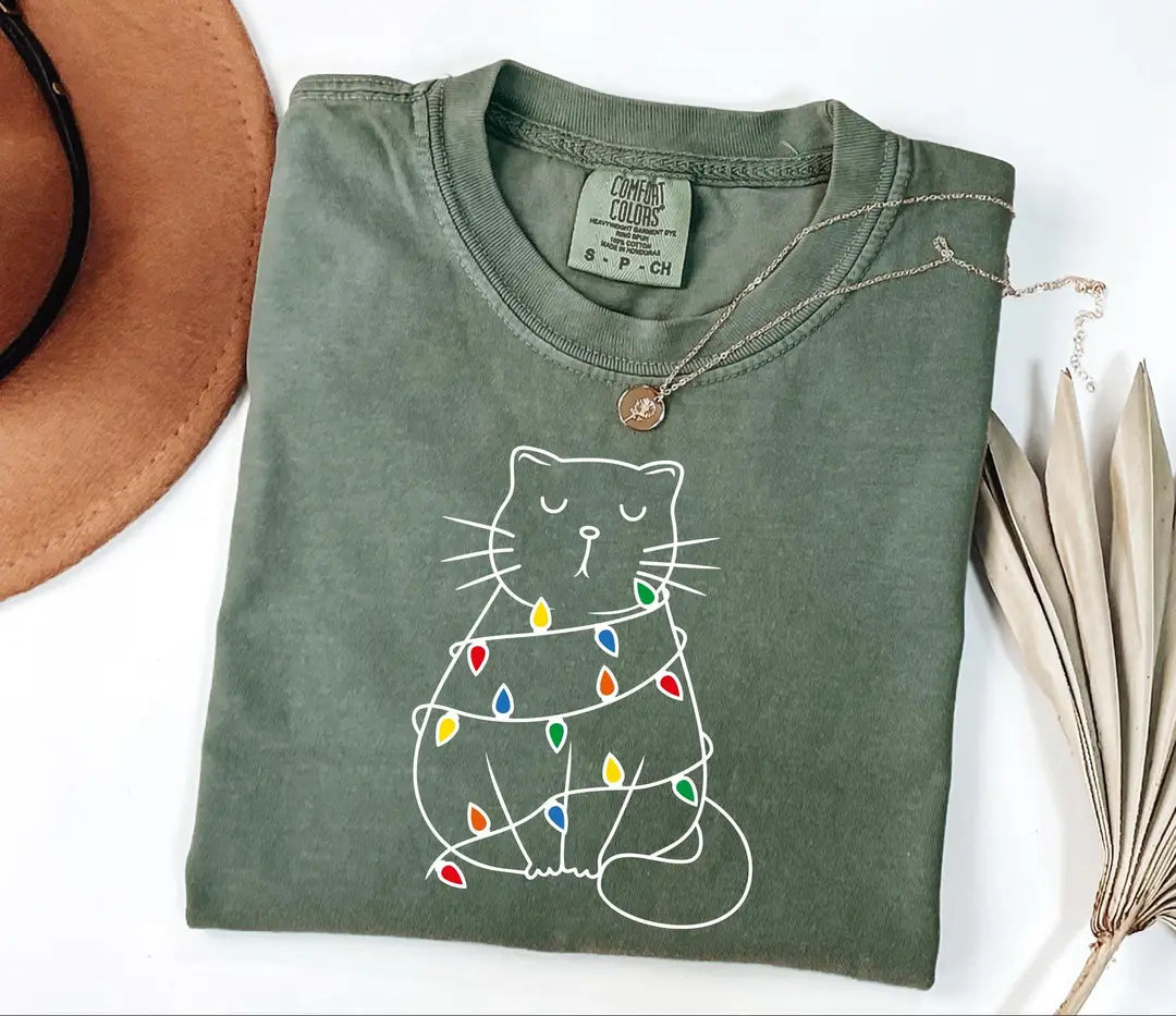 Christmas Lights Cat graphic Comfort Colors T-shirt, additional product photograph.