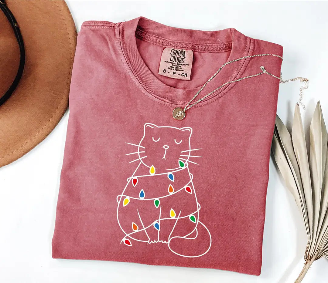 Christmas Lights Cat graphic Comfort Colors T-shirt, additional product photograph.