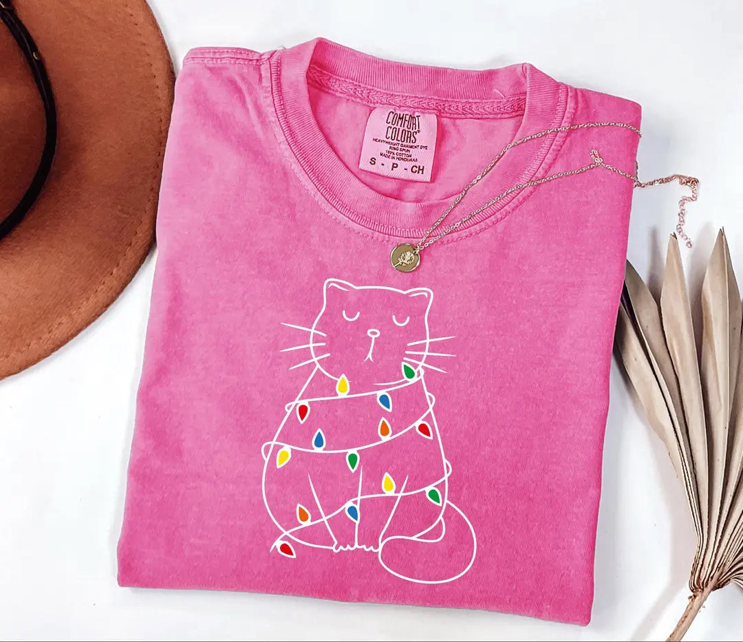 Christmas Lights Cat graphic Comfort Colors T-shirt, additional product photograph.
