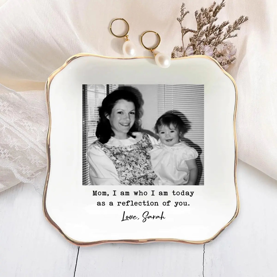 Close-up detail of glossy ceramic finish and gold rim on personalized mom trinket tray
