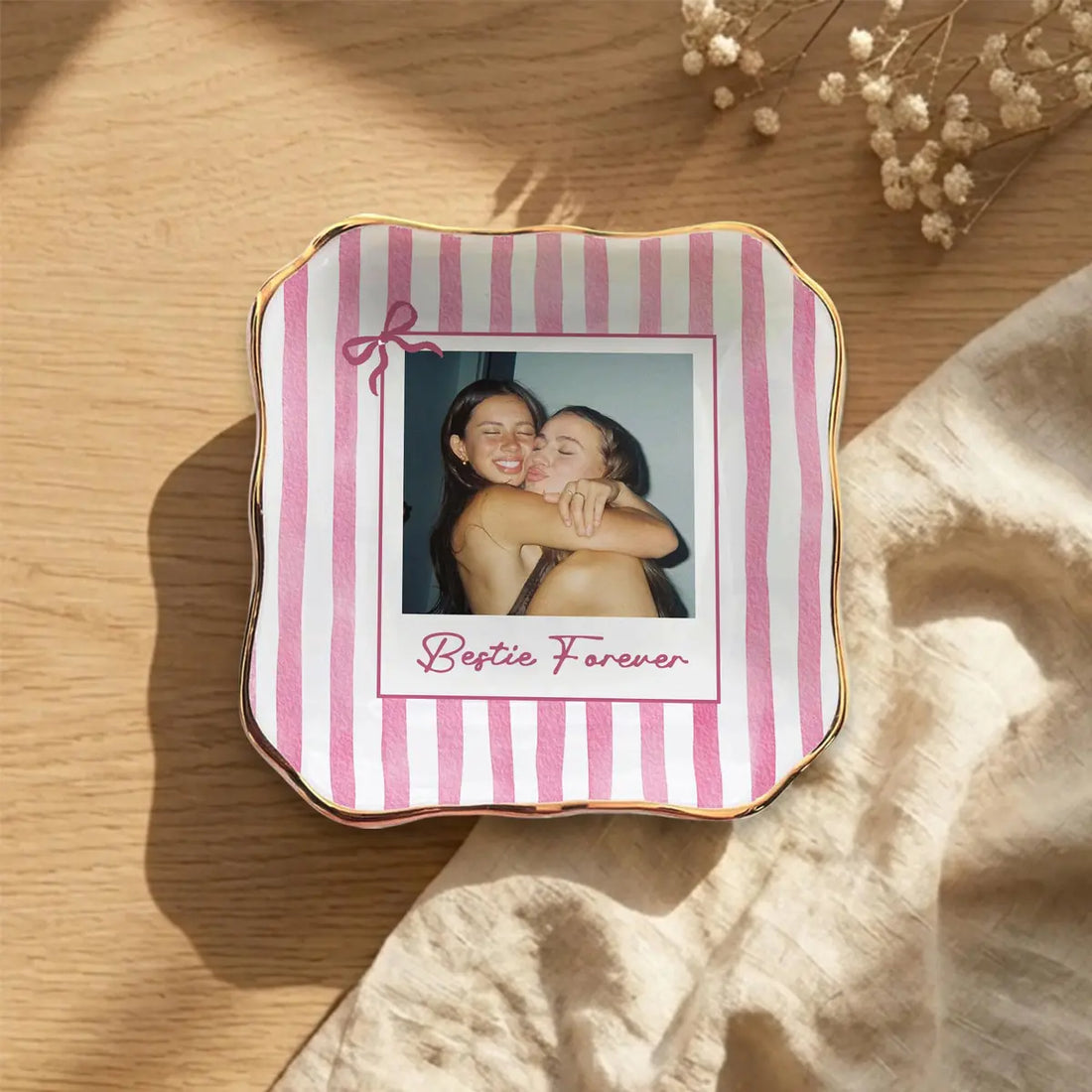 Close-up detail of glossy ceramic finish and gold rim on personalized bestie trinket tray