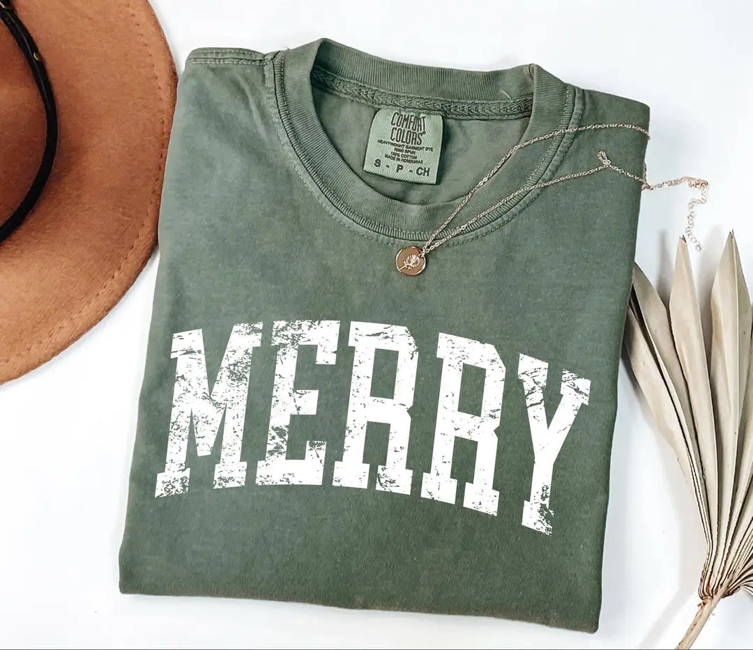 Retro Merry Christmas graphic Comfort Colors T-shirt, additional product photograph.