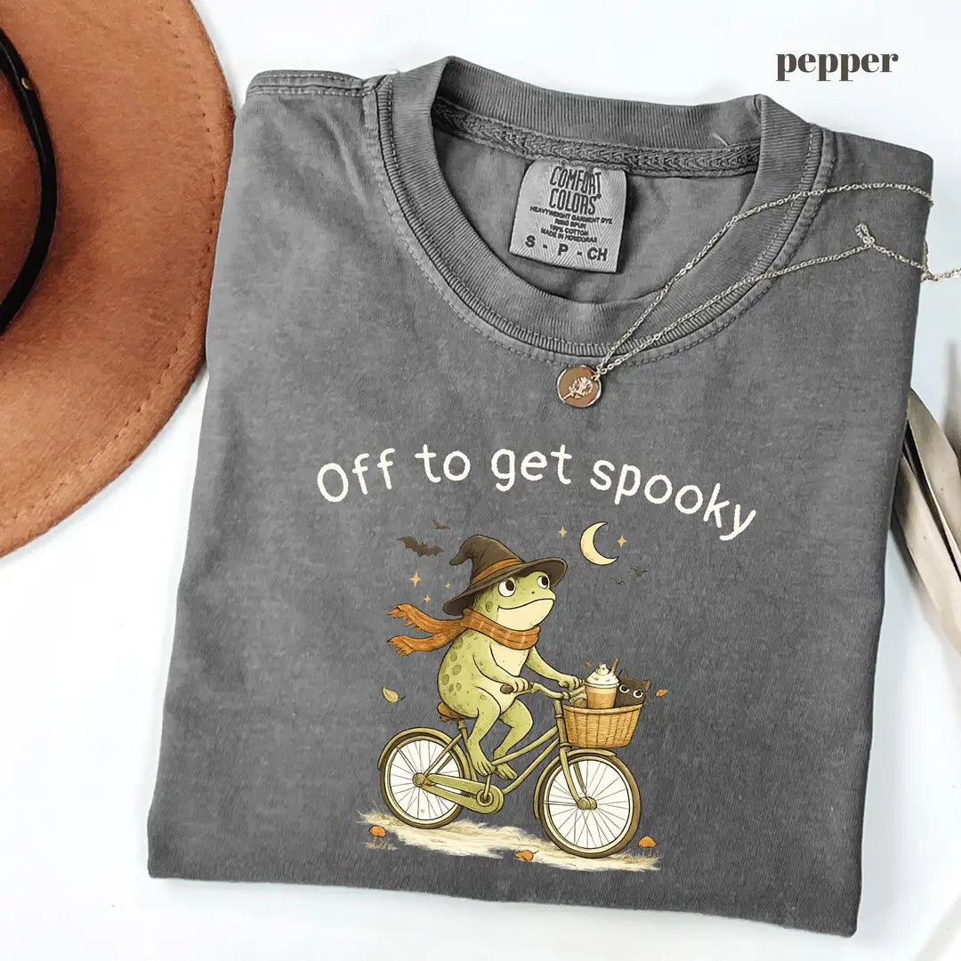 Pepper Comfort Colors 1717 T-shirt with Halloween Frog design