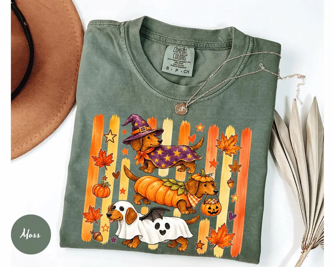 Moss Comfort Colors 1717 T-shirt with Halloween Dachshund design