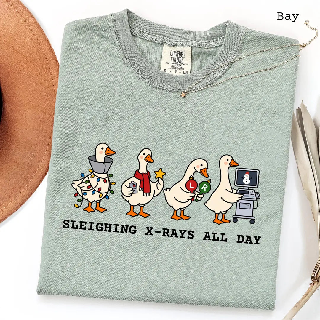 Bay Comfort Colors 1717 T-shirt with Radiology Christmas design