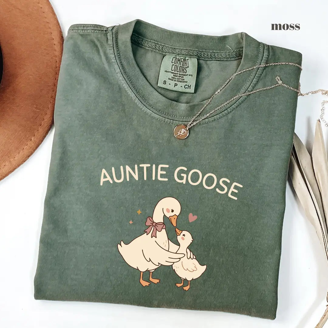 Moss Comfort Colors 1717 T-shirt with Auntie Goose design worn by a model