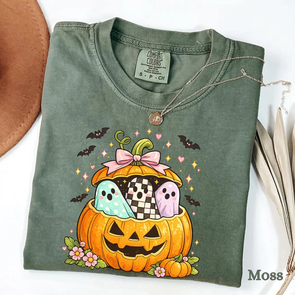 Preppy Pumpkin Ghost Comfort Colors T-Shirt alternate product view in Moss.