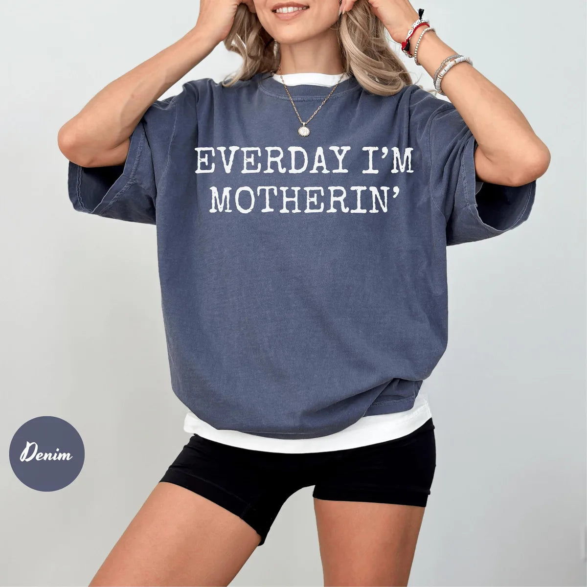 Comfort Colors 1717 T-shirt with Mom Life design